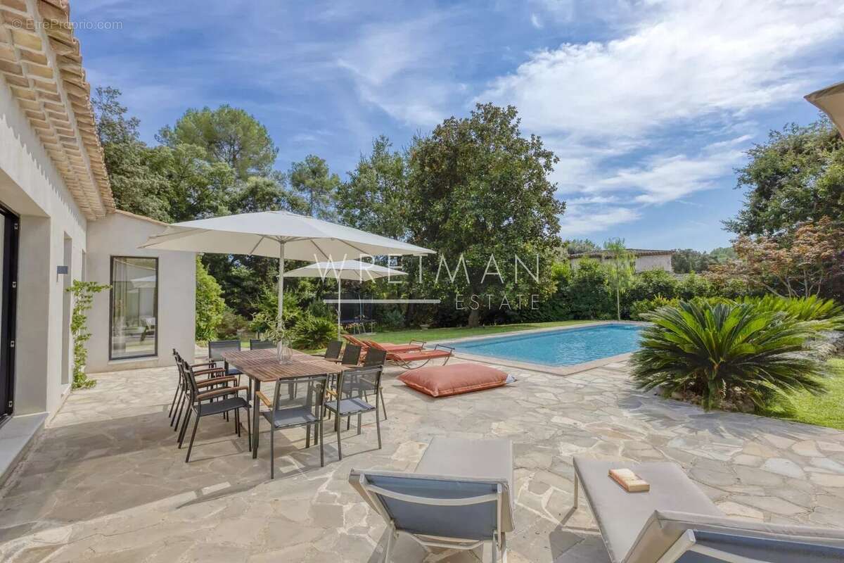 Maison à ROQUEFORT-LES-PINS