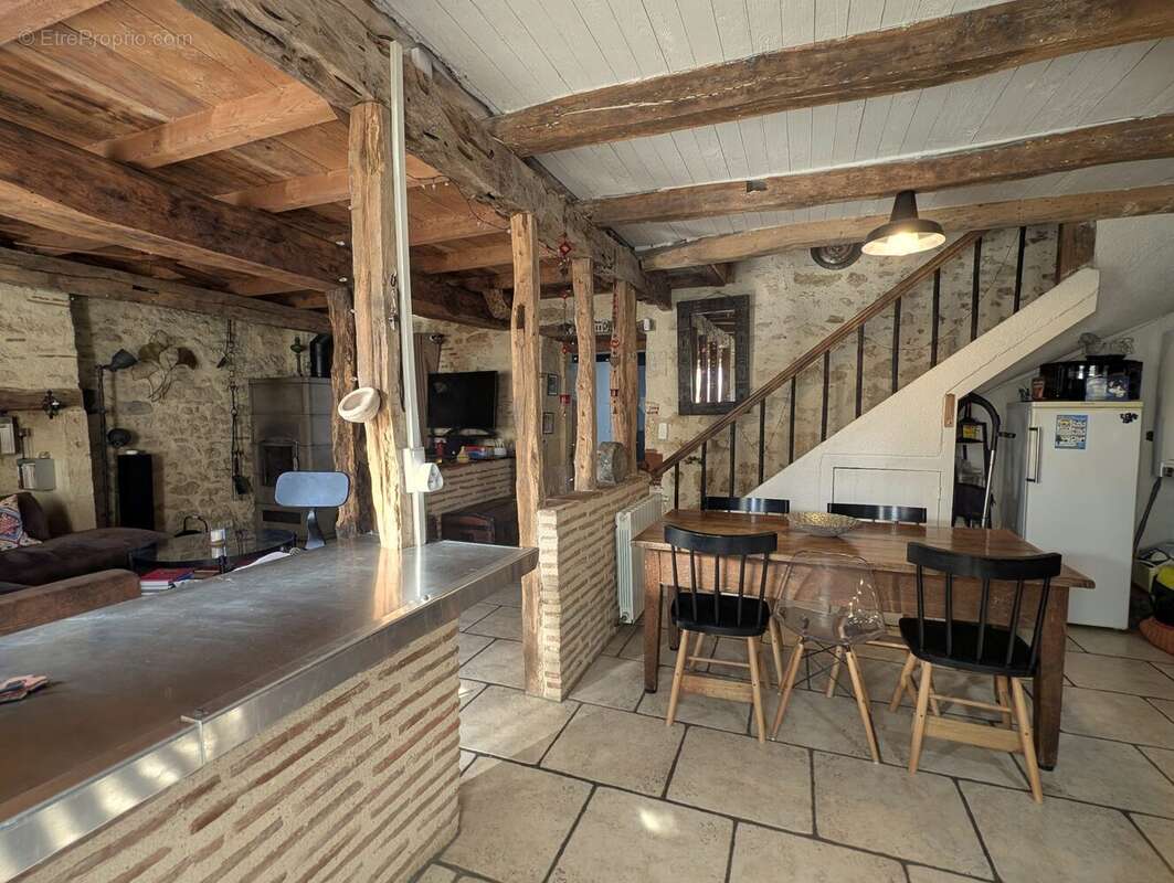 Maison 97 m² à Saint-Vite  - photo 5