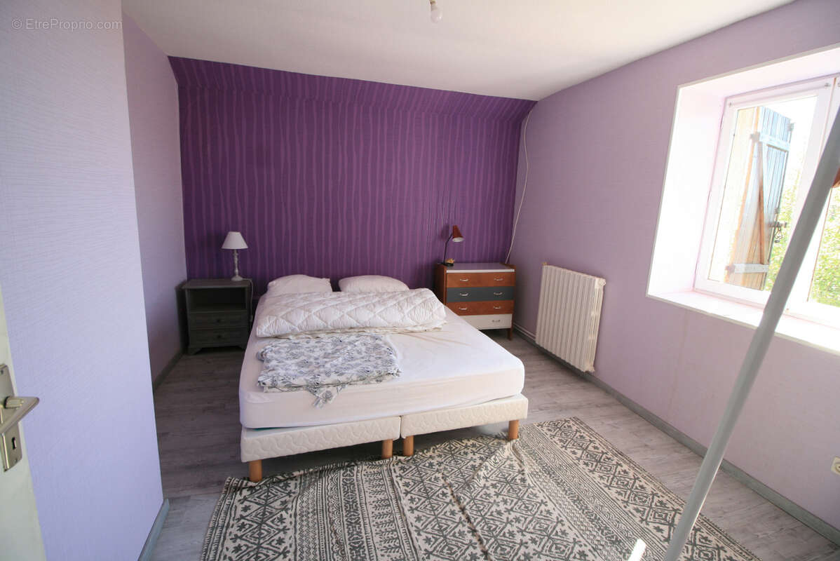 Maison à SAINT-LEON-SUR-VEZERE