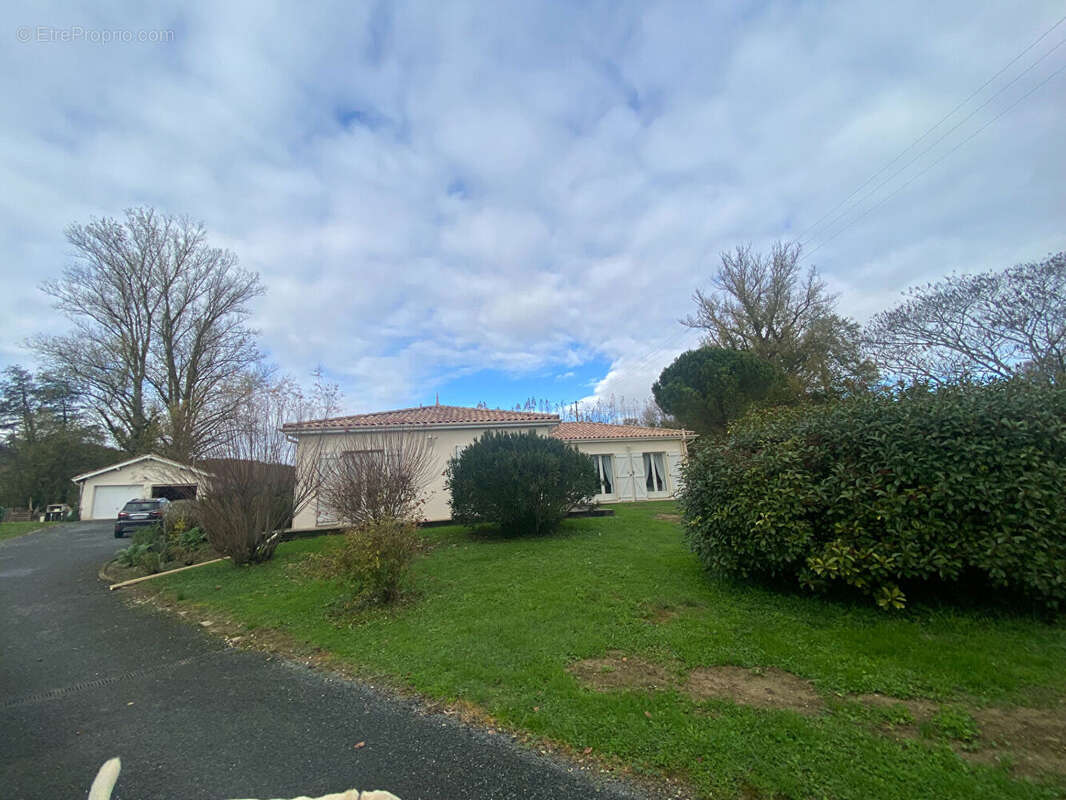 Maison à LA SAUVETAT-DE-SAVERES