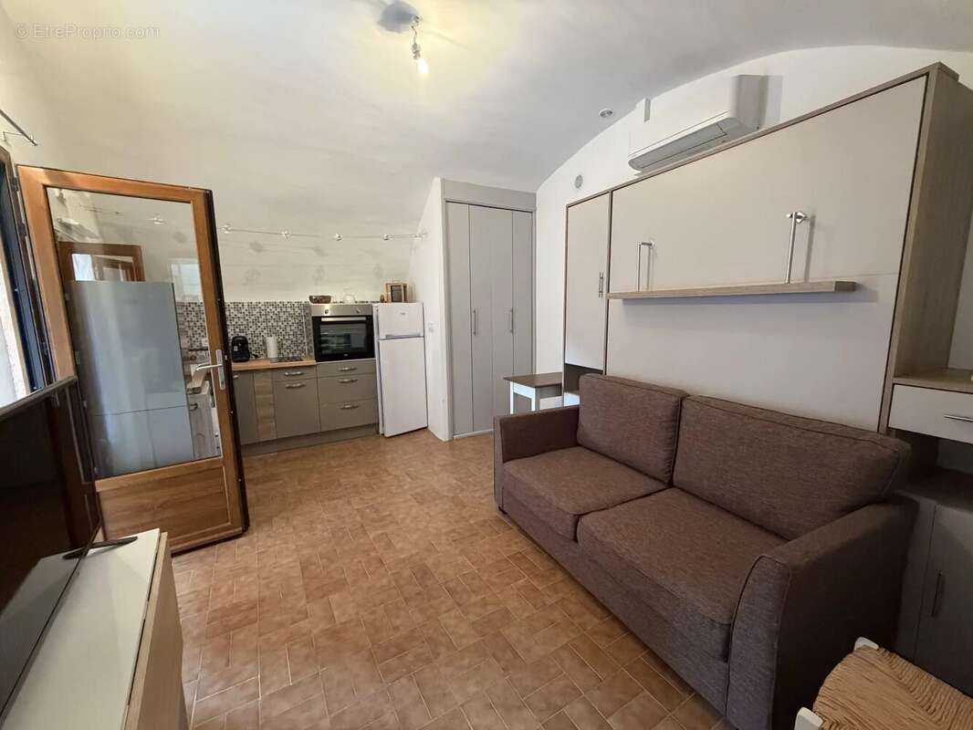 Maison de village divisée  en deux appartements, 2 pièces avec terrasse et 1 studio indépendant - photo 12