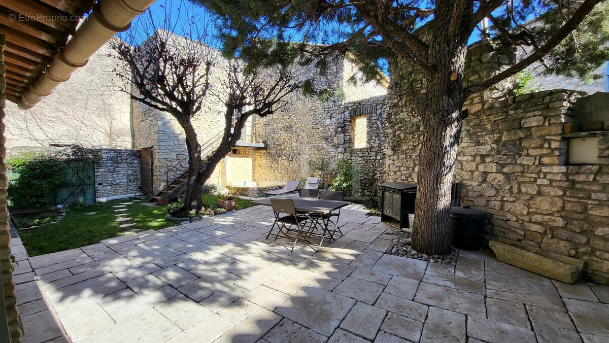 Maison à GORDES