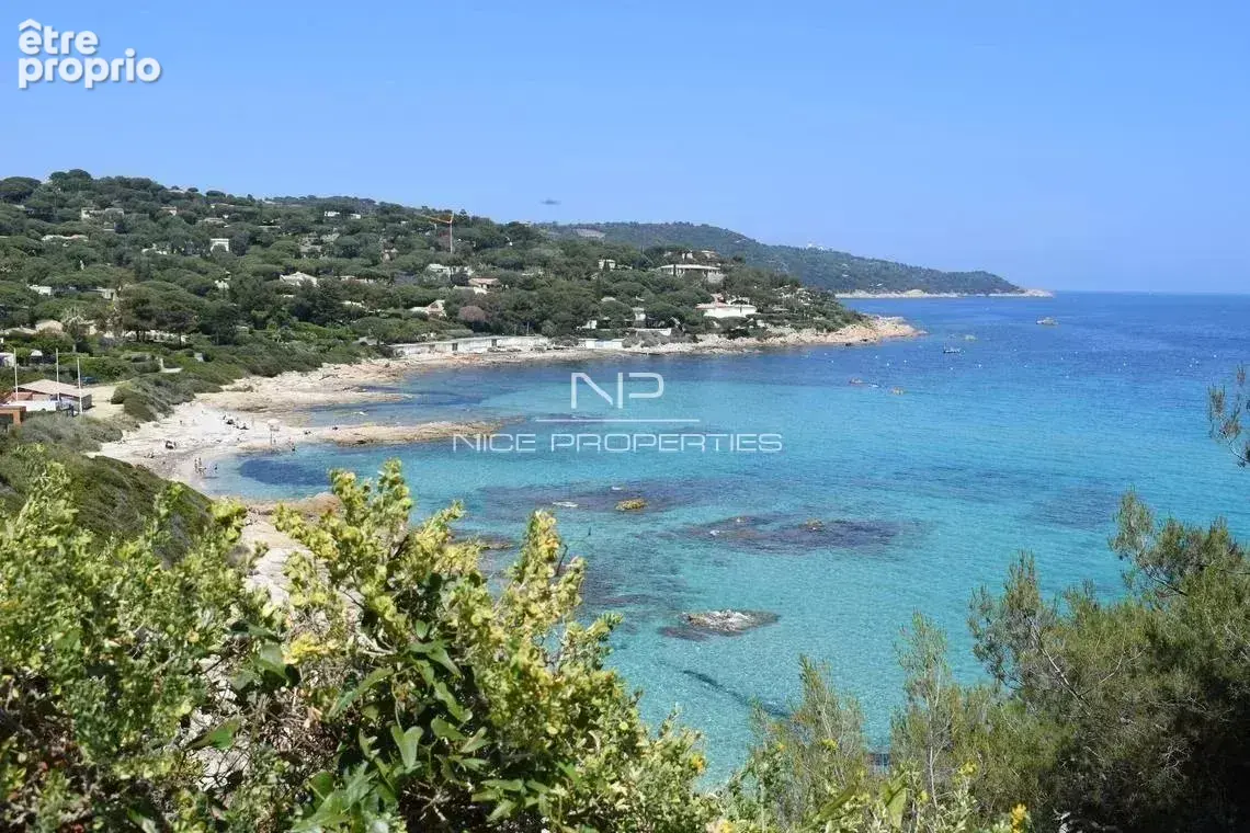 Villa à Ramatuelle, dans un domaine privé et à seulement 300 mètres de la plage. - photo 5