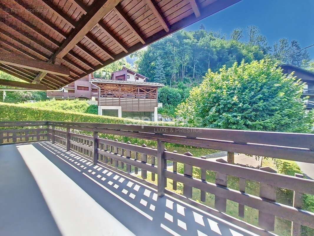 Chalet de caractère avec 3 appartements et spa, à deux pas du centre de Saint-Gervais - photo 8