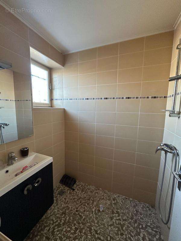 Maison à LA BATIE-MONTGASCON