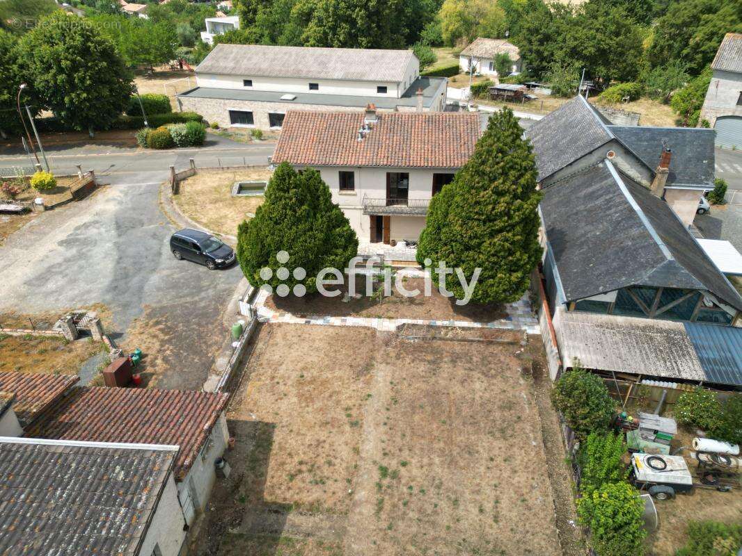 Maison 181 m² à Marcay  - photo 3