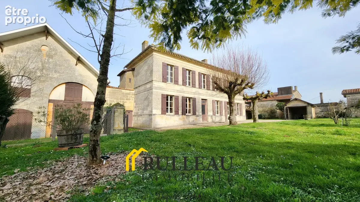 Belle girondine en pierre avec vue - dépendances et grand jardin - BOURG - photo 17