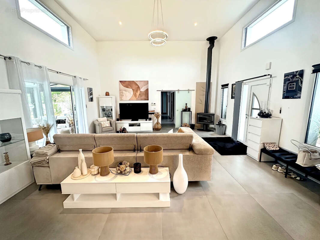 SAINTE BAZEILLE 47180 Maison contemporaine de 185 m2 avec piscine chauffée et jardin - photo 3