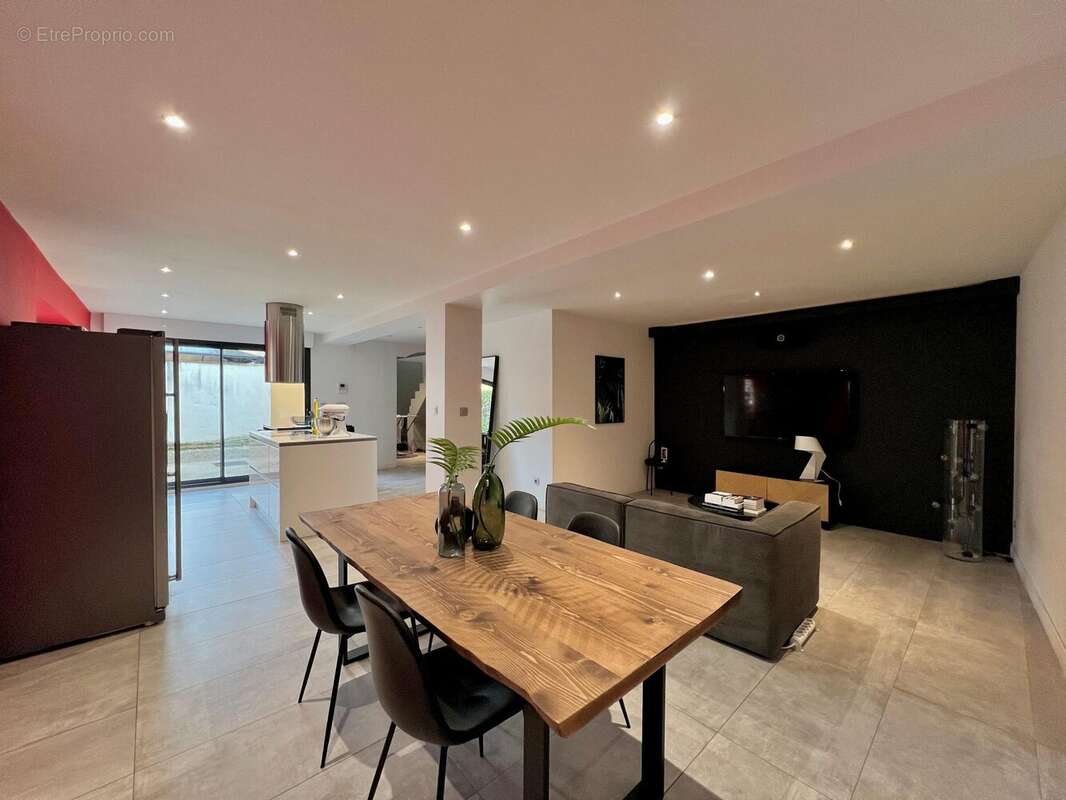 Maison à PONT-DE-CHERUY