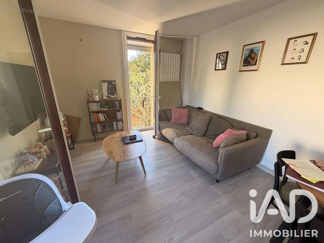Appartement 65 m² à Cenon  - photo 2