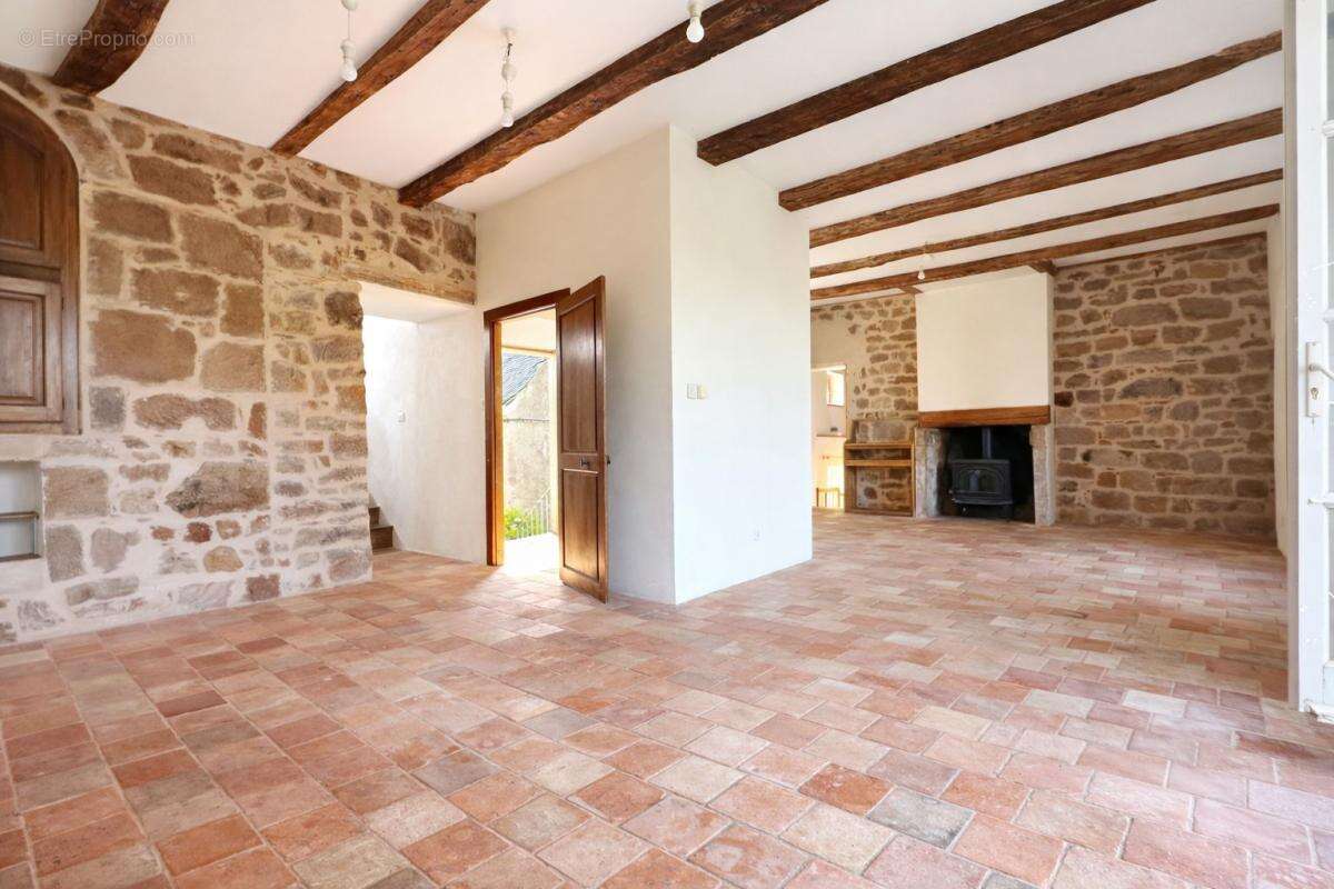 Maison à SAINT-CHRISTOPHE-VALLON
