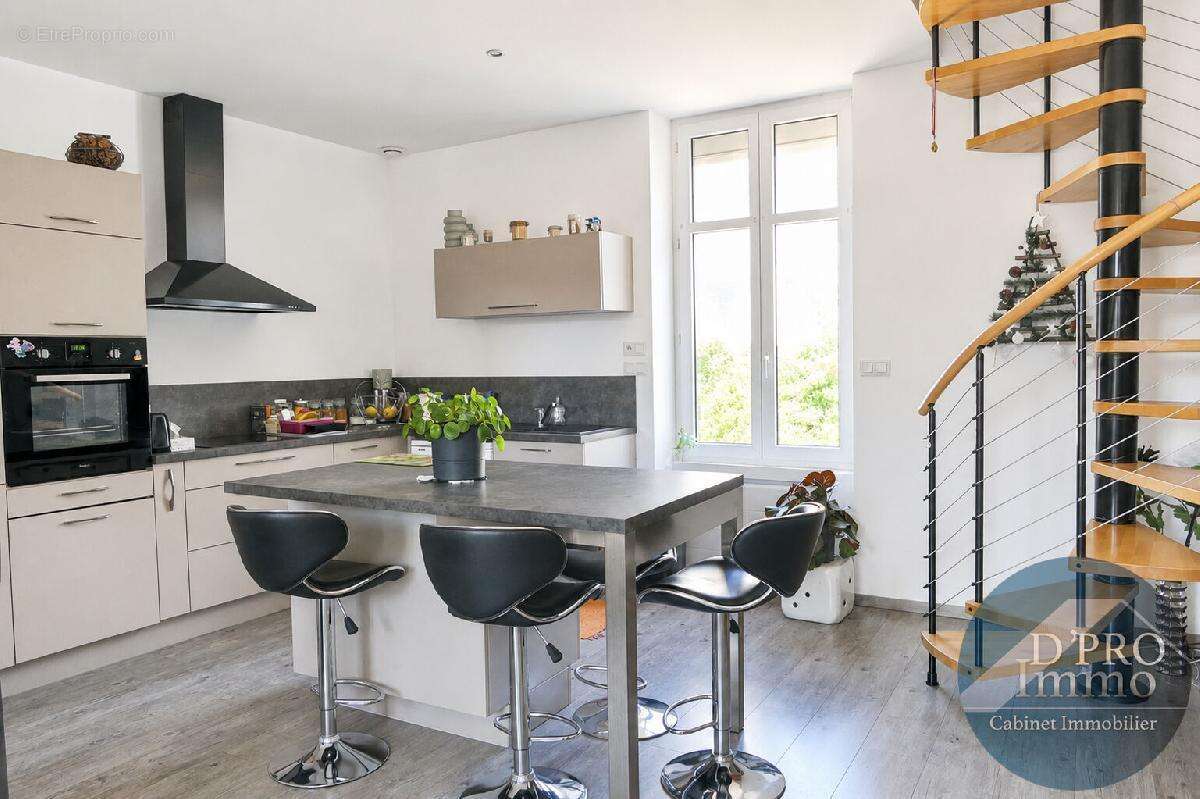 Appartement lumineux avec garage en centre bourg - photo 5