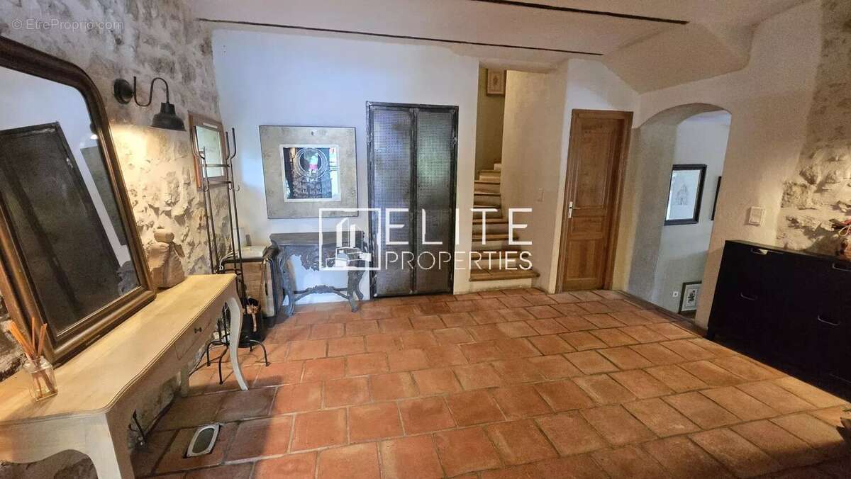 Maison en pierre 233m² & piscine + dépendances - grasse - photo 15