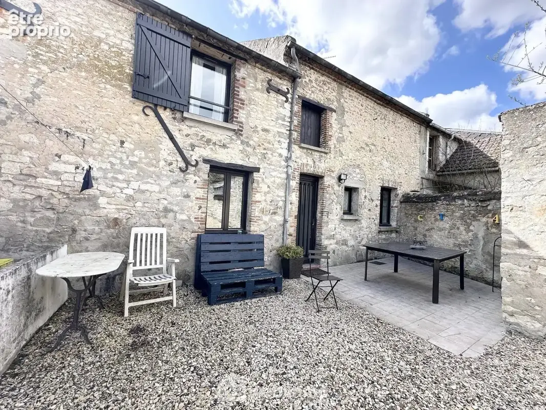 Jolie maison en pierres d'une surface habitable de 138 m²