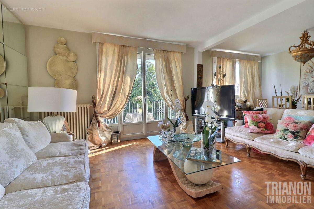 Appartement à LA CELLE-SAINT-CLOUD