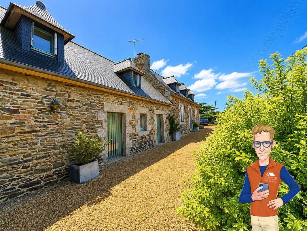 Maison à LA ROCHE-DERRIEN