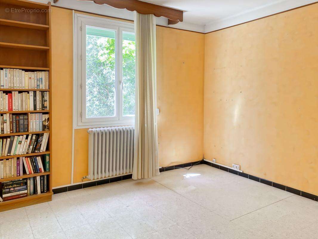 Villa familiale 125m² - 4 chambres + bureau - 2 salles d'eau- Atelier - cave - jardin- abri voitures - photo 9