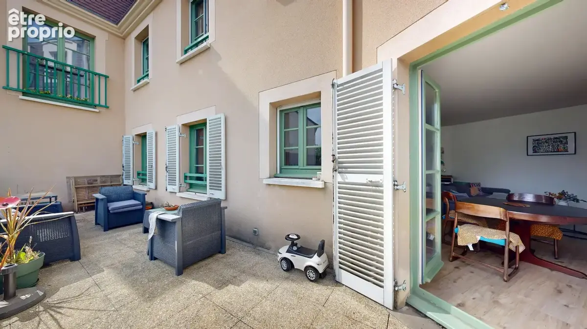 Appartement à NEAUPHLE-LE-CHATEAU