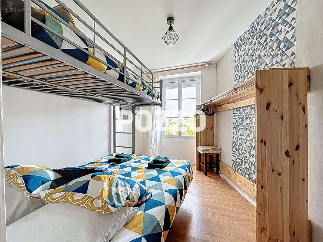 Maison 6 pièces à Genêts : 3 logements communicants avec beau potentiel locatif - photo 13