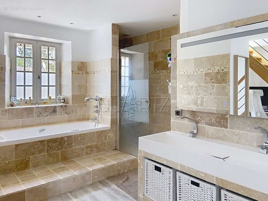 Maison 517 m² à Anet  - photo 10