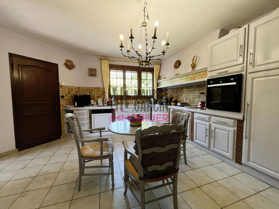 Maison à CHATEAUNEUF-DE-GADAGNE