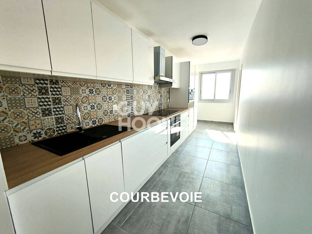 Appartement à COURBEVOIE