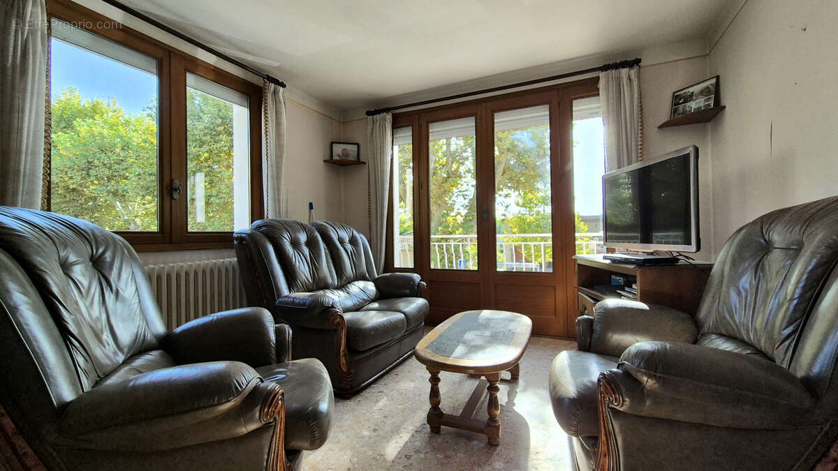 Maison à CHARMES-SUR-L&#039;HERBASSE