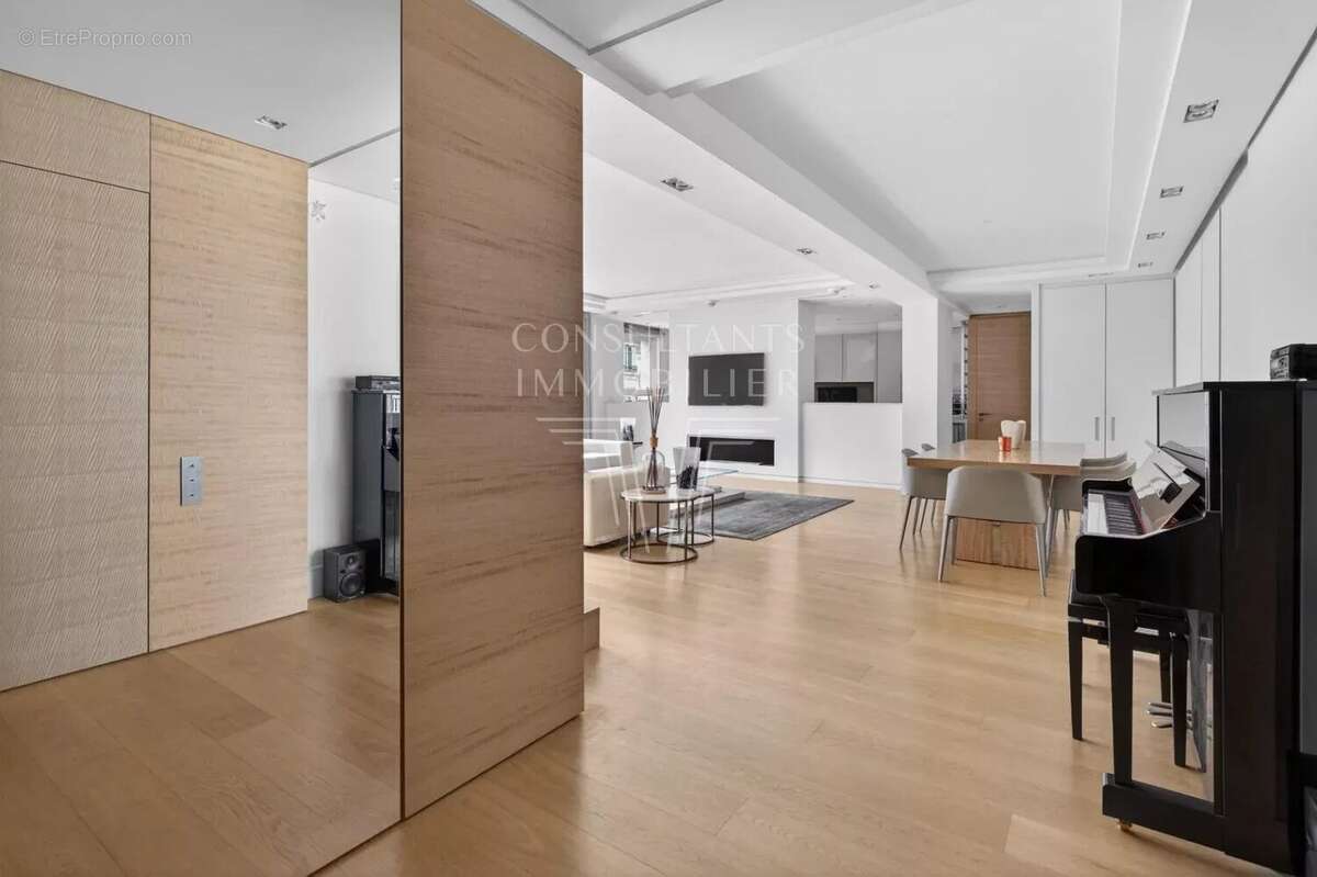 Appartement à PARIS-16E