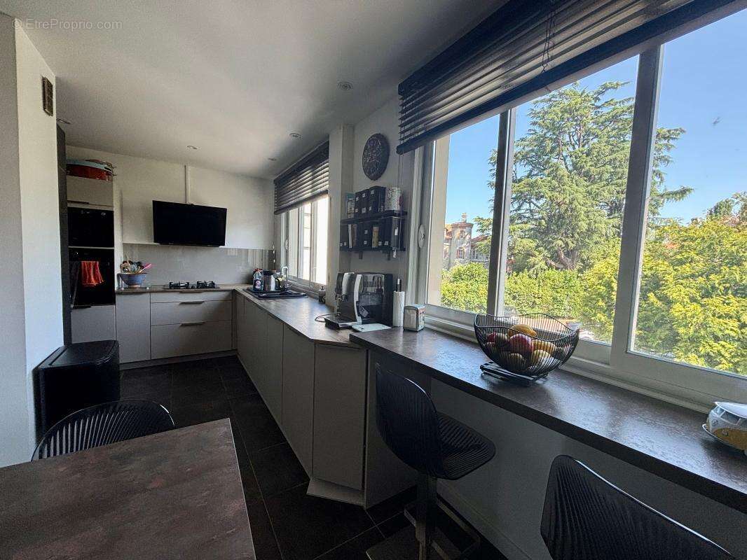Coup de cœur assuré à Billère pour ce T3 lumineux, balcon,garage et cave - photo 7