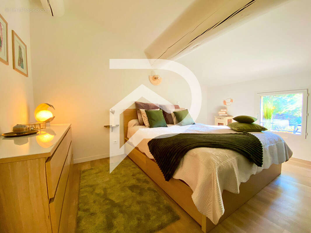 Maison à LE PUY-SAINTE-REPARADE