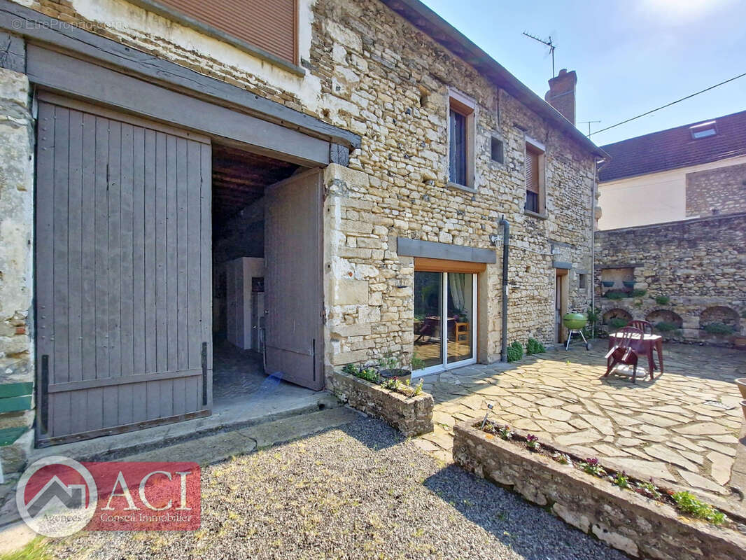 Maison à GOMMECOURT