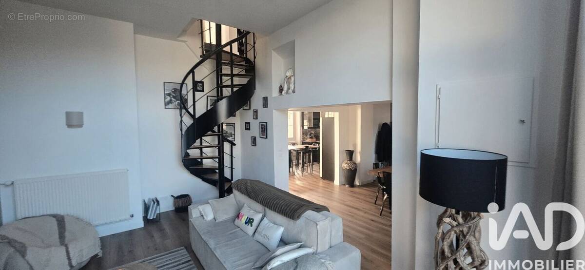 Photo 1 - Maison à MONDONVILLE-SAINT-JEAN