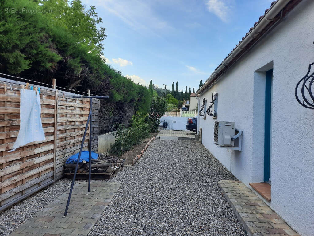 Maison à VAILHAUQUES