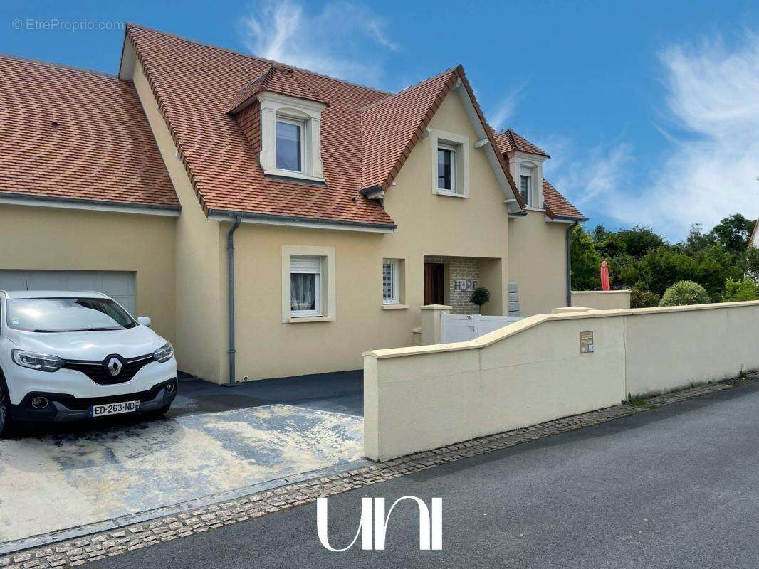 Maison à CORMELLES-LE-ROYAL