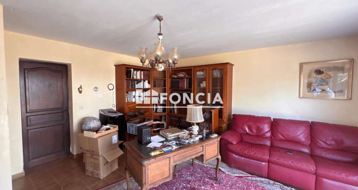 MAUGUIO – Maison F5 de 126 m² sur 546 m² de terrain – Garage 28 m² – Fort potentiel - photo 7