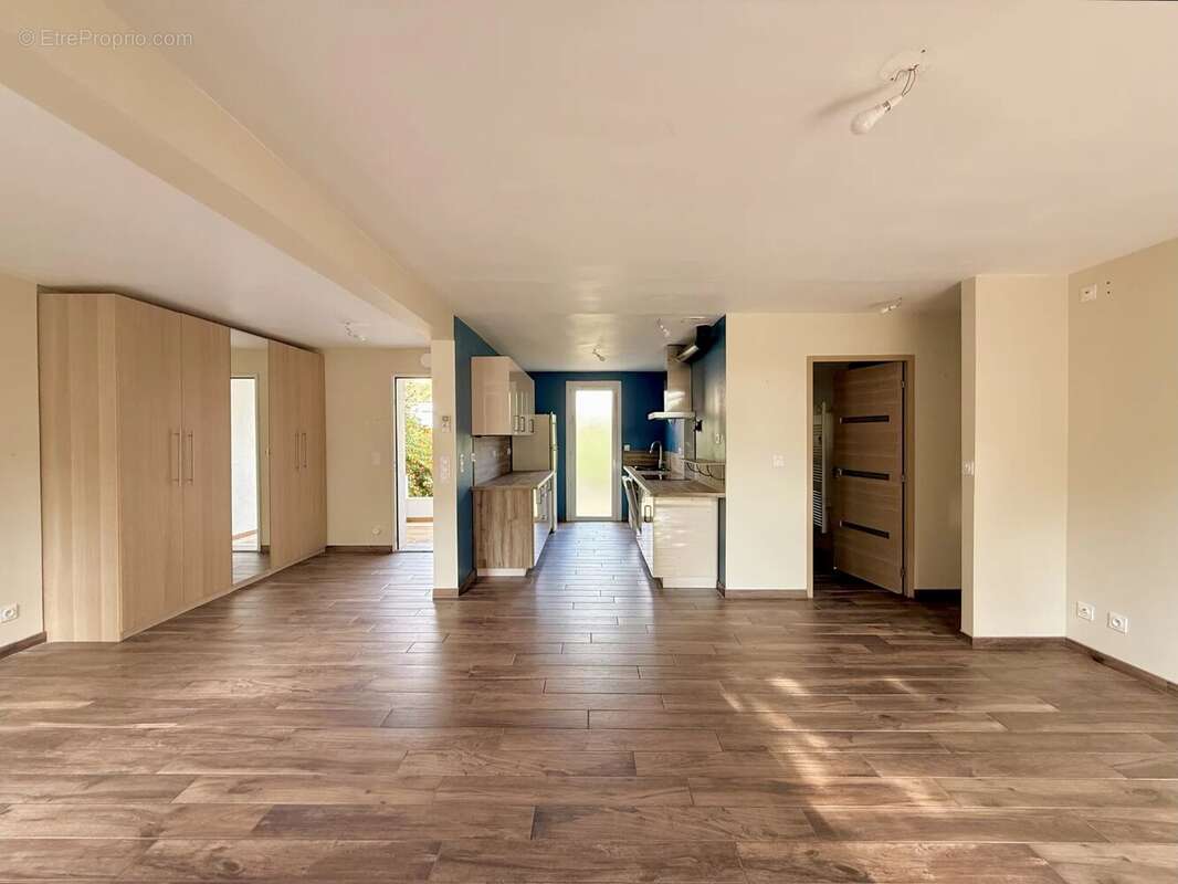 Maison à SAINT-CYR-SUR-MER