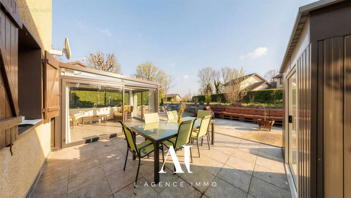 Maison à SAINT-GENIS-POUILLY