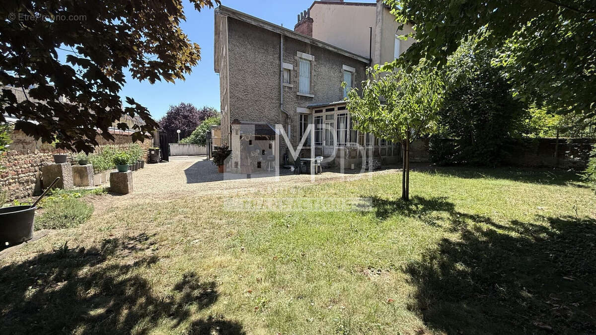 Maison 145 m² à Bourg-En-Bresse  - photo 2