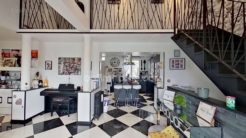 Maison à CHENNEVIERES-SUR-MARNE