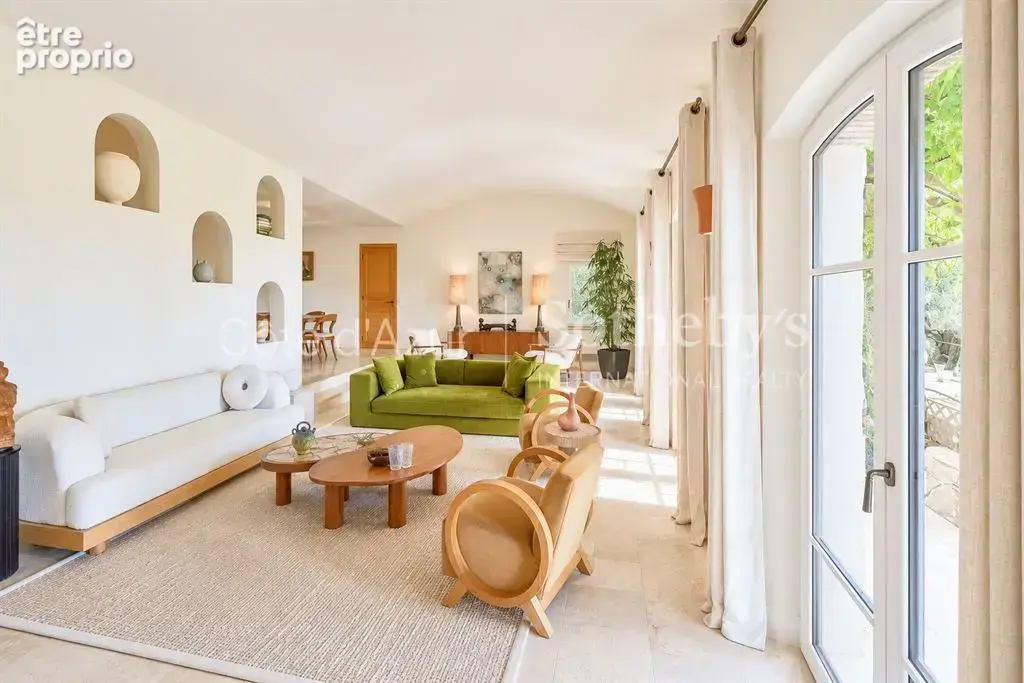 Plascassier, villa rénovée avec piscine et vaste terrain à proximité de Valbonne - photo 8