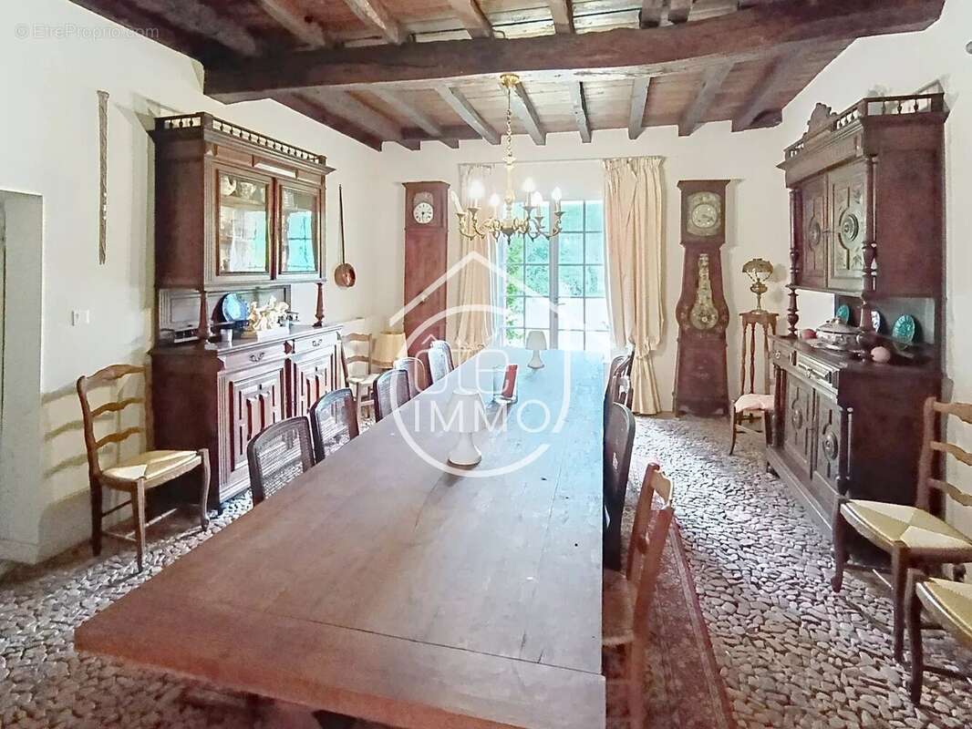 PRIGONRIEUX : Charmante propriété de 348m²  avec piscine - photo 9