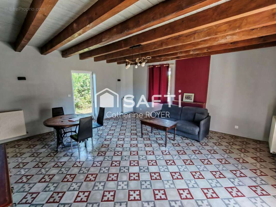 Maison 140 m² à La Chapelle-Saint-Sauveur  - photo 8