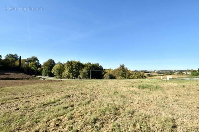 Terrain à SAINT-JEAN-LHERM