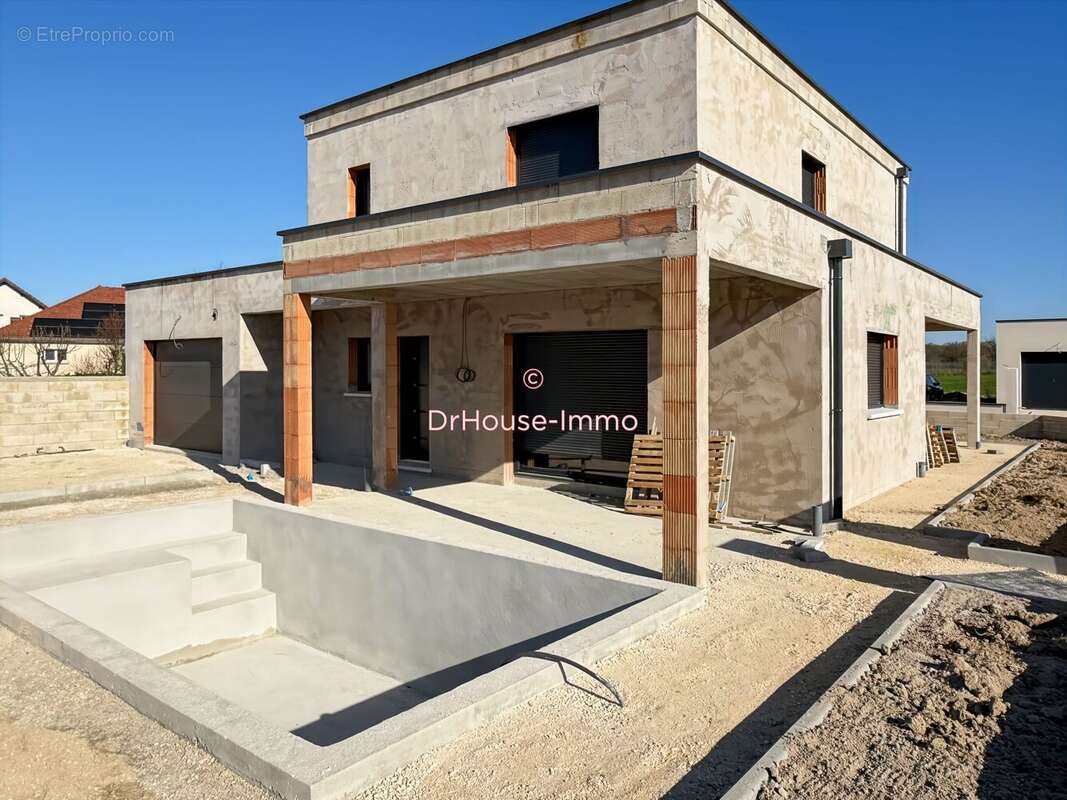 Maison à SAINT-JULIEN