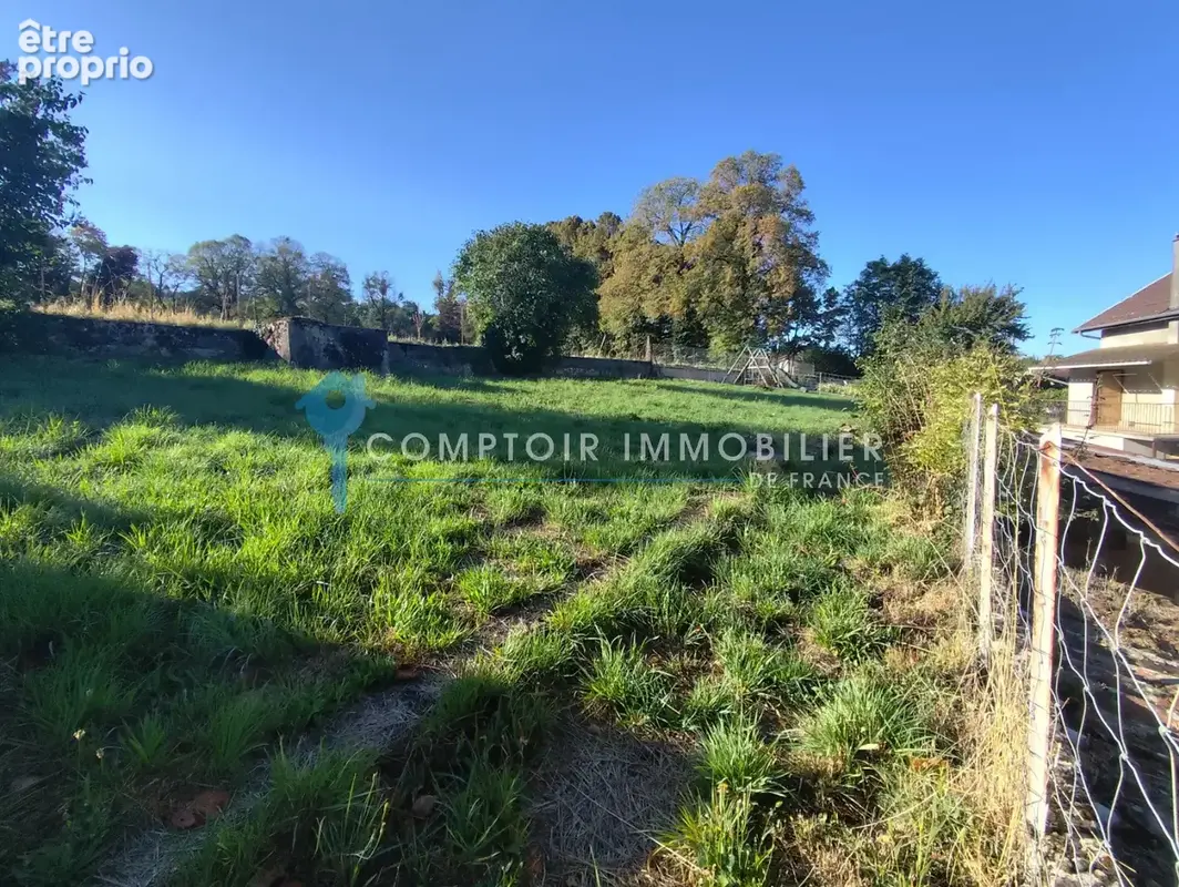 Ensemble immobilier à rénover au centre de Montferrat 38620 - photo 8