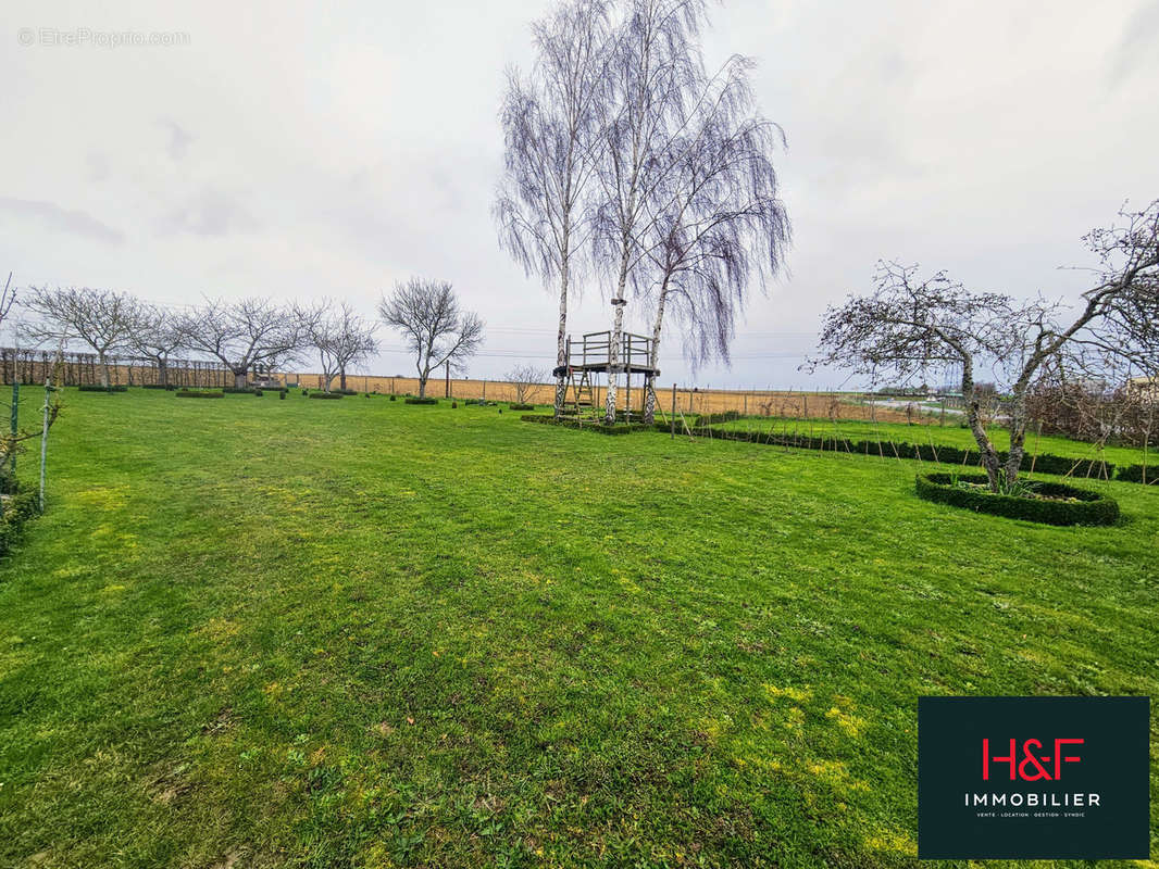 Terrain à BARON-SUR-ODON