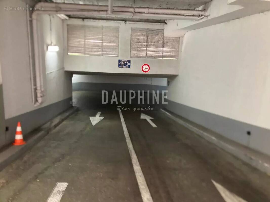 Parking à PARIS-6E