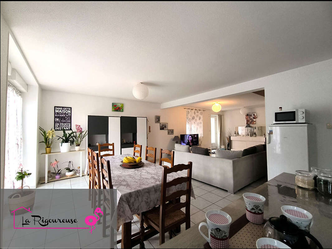 Maison à RADDON-ET-CHAPENDU