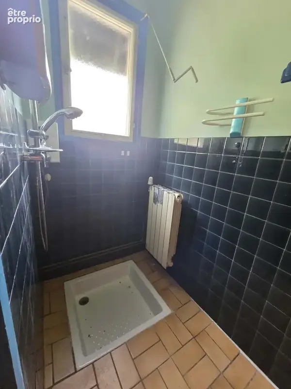 Maison avec dépendances et terrain - photo 8