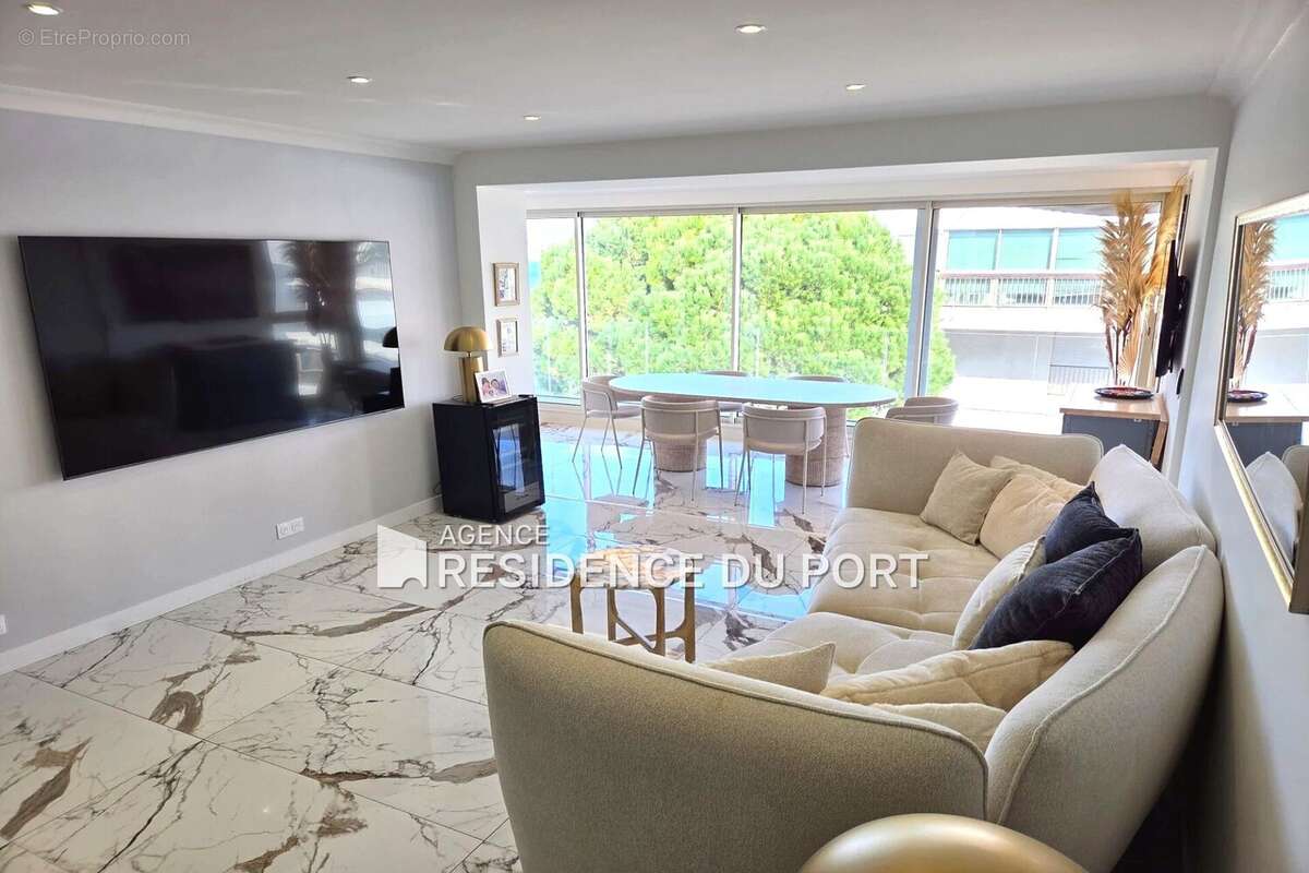 Appartement à MANDELIEU-LA-NAPOULE